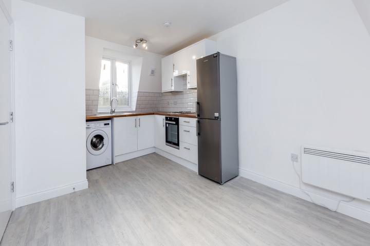 split over 2 floors a spacious 4 bedroom with modern fixtures. Foulden Road, Stoke Newington